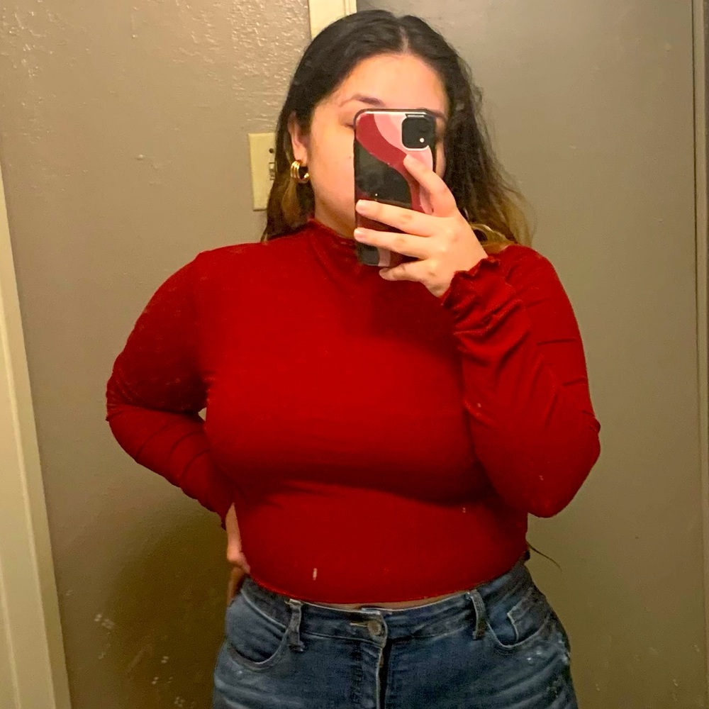 It’s a SHEIN outfit, medium set, comes with pants same color & flare out.